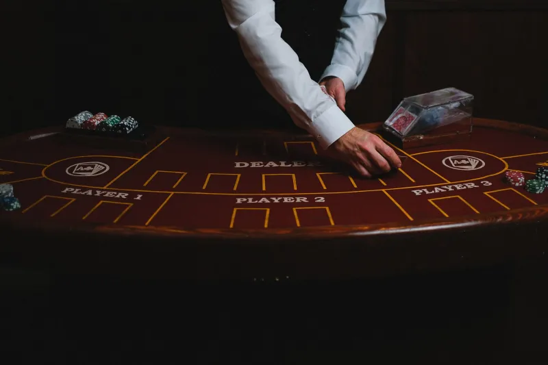 Reading the Room: How Elite Players Exploit Information Gaps to Outthink Every Opponent